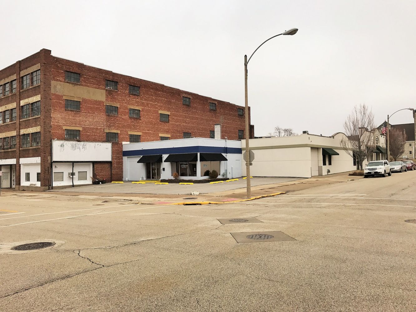 127 N Cherry St, Galesburg, IL 61401